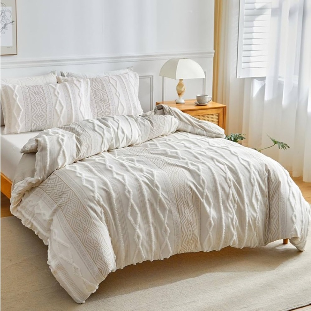 Elegant Cream Bedding Set